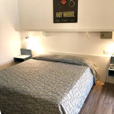 Sabrina Hotel 3*